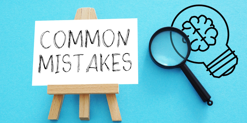 An image containing a magnifying glass, a drawing of a light bulb with a brain inside it, and an easel with a sign that reads "common mistakes."